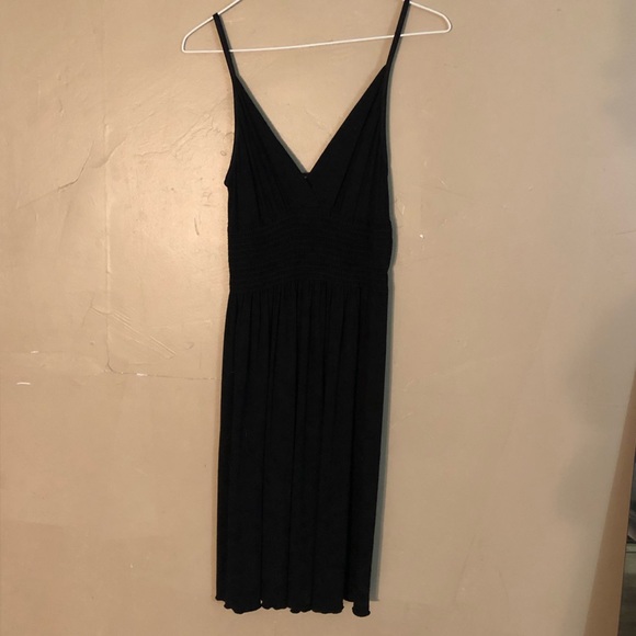 Simple Black Dress - Picture 2 of 6